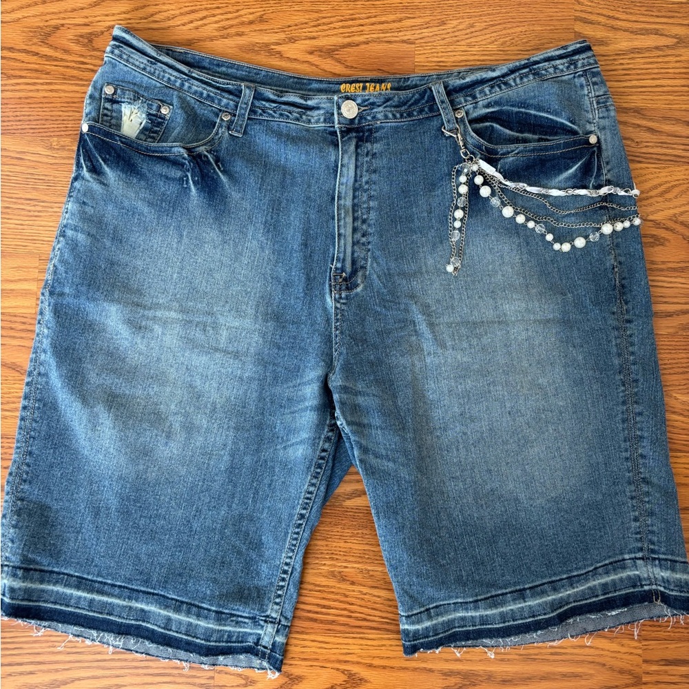 CREST JEANS GIRLY GRUNGE BERMUDA SHORTS WITH PEARL CHAIN DETAILING